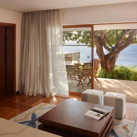 Peninsula Luxury Resort, Six Senses